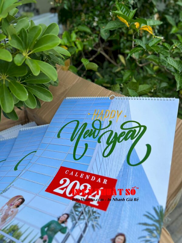 In lịch troe tường lò xo, in lịch Tết 2024 cho shop thời trang áo dài