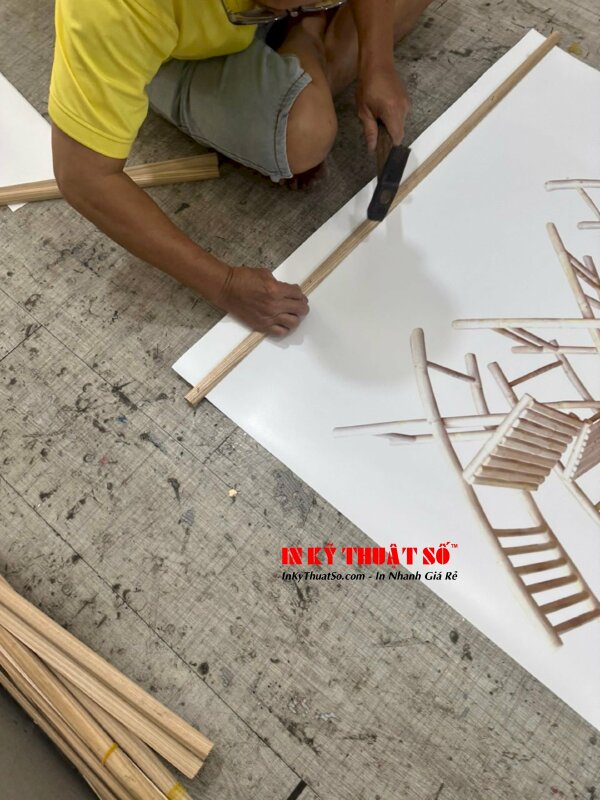 Gia công nẹp gỗ tròn màu kem 2 đầu, quấn dây thừng trắng cho ấn phẩm