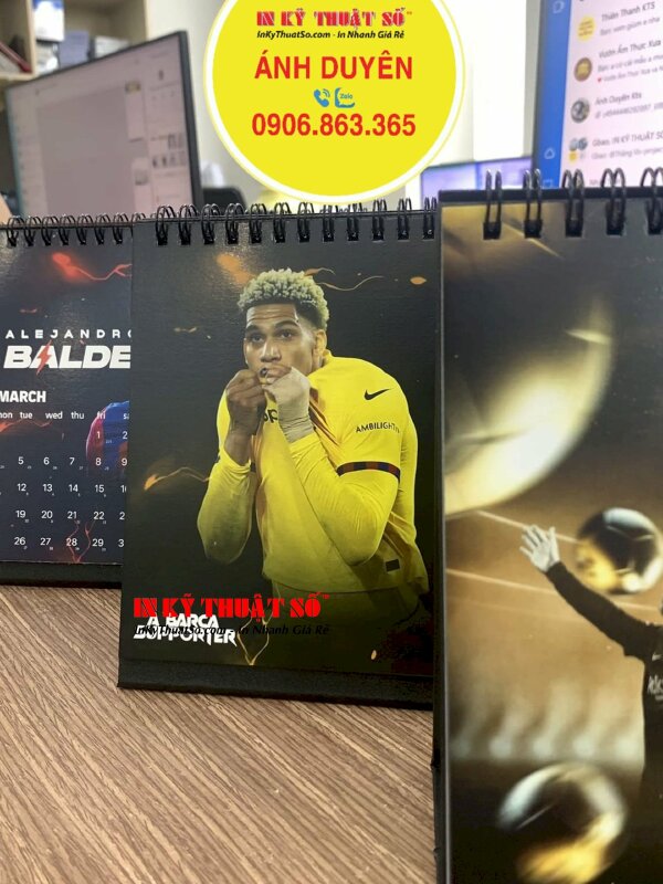 In lịch Tết giá rẻ, in lịch để bàn làm quà tặng, lịch in hình bóng đá bìa đế bồi Carton màu đen bền, chắc chắn
