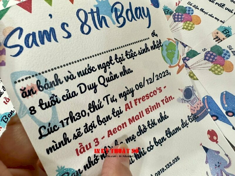 Thiệp sinh nhật được thiết kế phù hợp với lứa tuổi các bé học sinh rất dễ thương, sắp xếp nội dung đơn giản mà đẹp