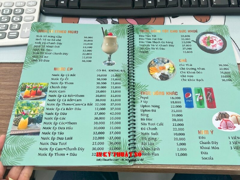 In menu quán cà phê, làm menu nhựa đóng cuốn gáy lò xo chống thấm, chống cong vênh - INKTS950