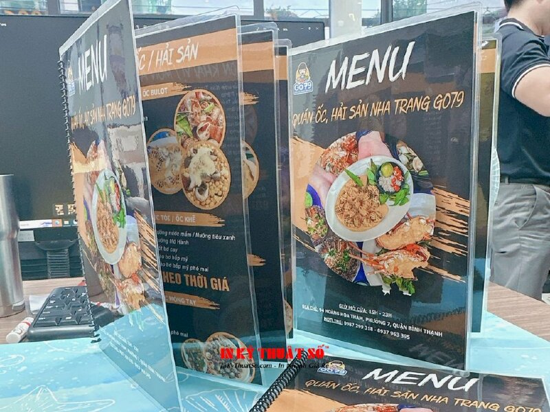 In menu quán ốc hải sản Nha Trang, cuốn menu giấy ép plastic - INKTS976