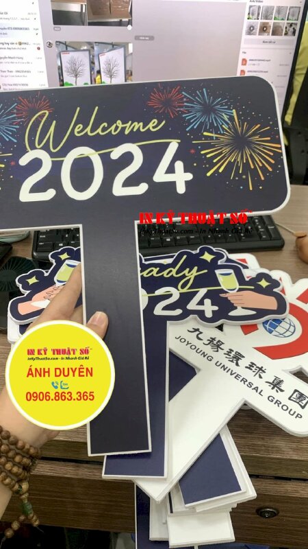 In hashtag cầm tay tất niên công ty giá rẻ, thiết kế Hashtag style trẻ trung, sáng tạo