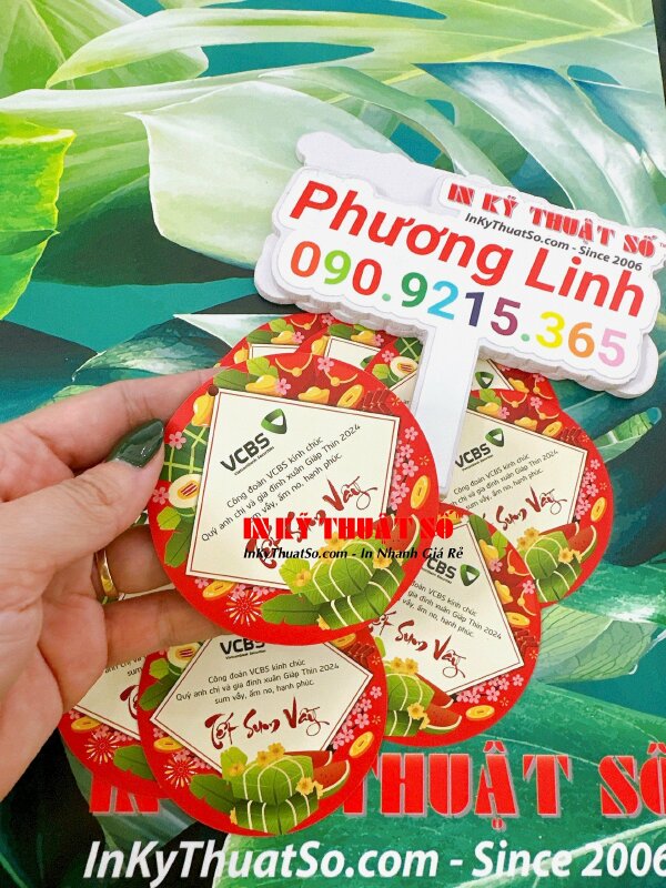 In tem treo tròn gắn giỏ hộp quà Tết theo yêu cầu