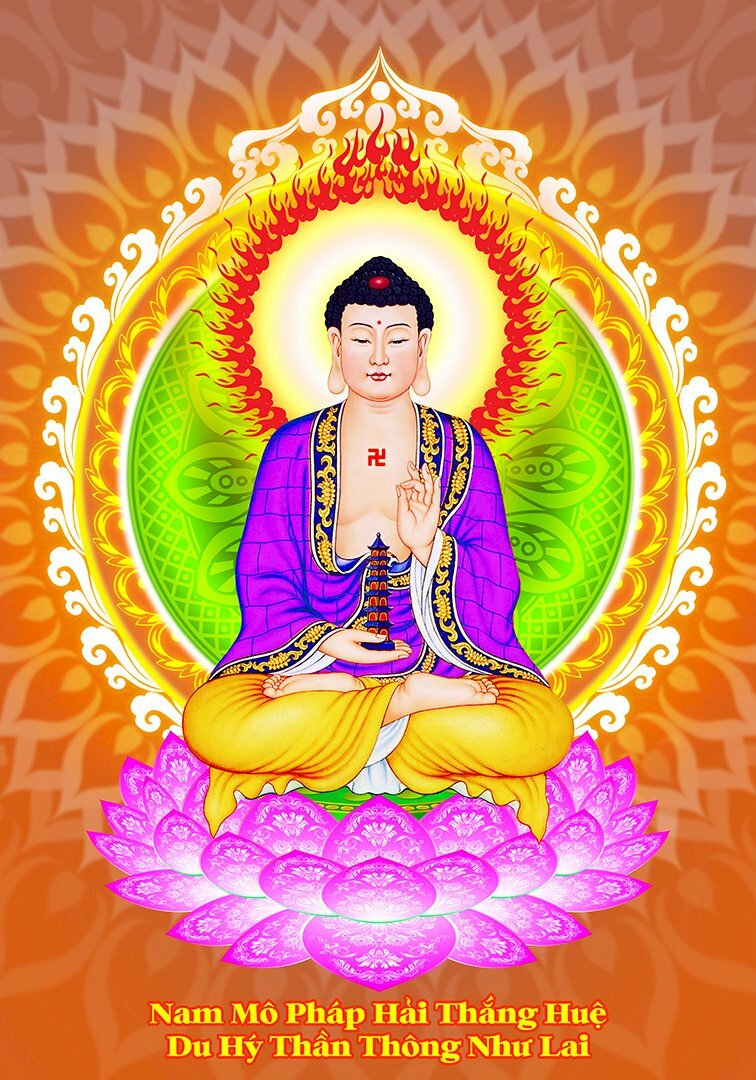 Hình ảnh Phật Dược Sư y áo tím ngồi tòa sen, tay cầm tháp 7 tầng, trên nền cam có hoa văn.