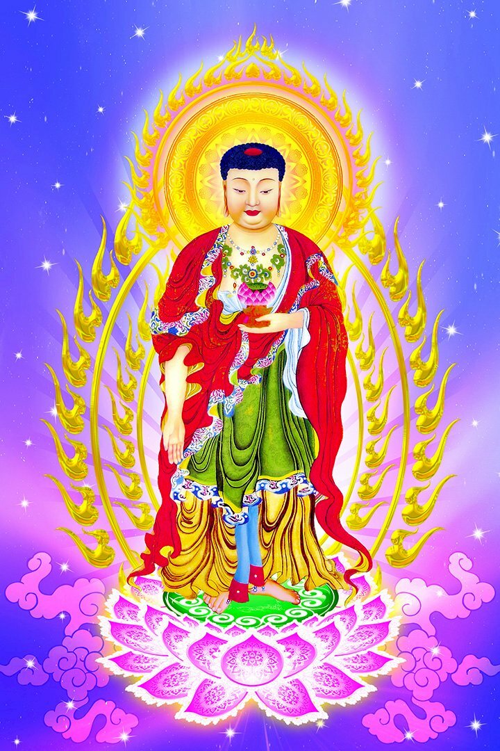 Ảnh Phật A Di Đà chất lượng cao đang đứng trên tòa sen hồng, trên nền tím xanh đẹp vô cùng.