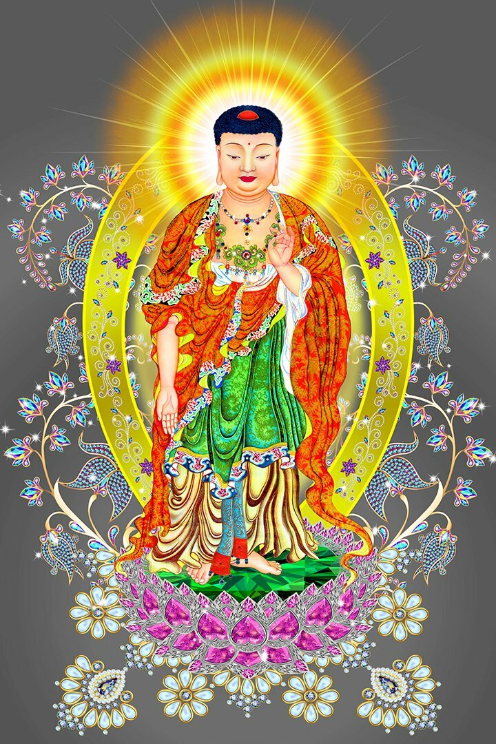 Ảnh đức Phật A Di Đà tỏa hào quang vàng, xung quanh là các hoa lá vàng ngọc lấp lánh tuyệt đẹp trên nền màu xám.