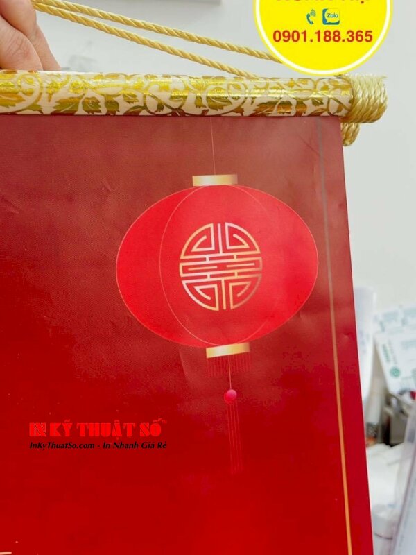 In liễn Tết nẹp gỗ hoa văn 2 đầu chiều 40cm đẹp tinh tế - In ấn & Gia công tại In Kỹ Thuật Số since 2006