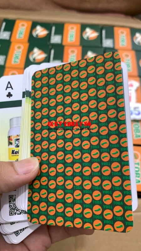 In bài làm quà Tết kích thước 6.5cm x 10.5cm, số lượng 2000 bộ