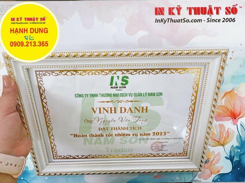 In bằng khen công ty vinh danh nhân viên đạt thành tích Hoàn thành tốt nhiệm vụ năm (lồng sẵn khung hoa văn) - INKTS1118