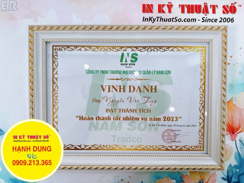 In bằng khen công ty vinh danh nhân viên đạt thành tích Hoàn thành tốt nhiệm vụ năm (lồng sẵn khung hoa văn) - INKTS1118