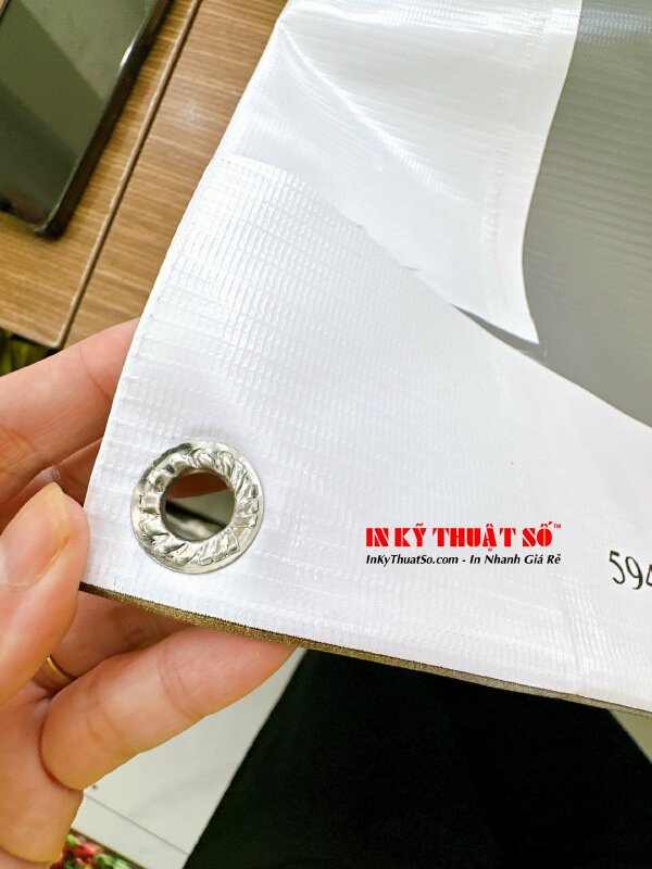 In bạt hiflex quảng cáo gia công cuốn biên và đóng khoen 4 góc - In ấn & Gia công tại In Kỹ Thuật Số since 2006