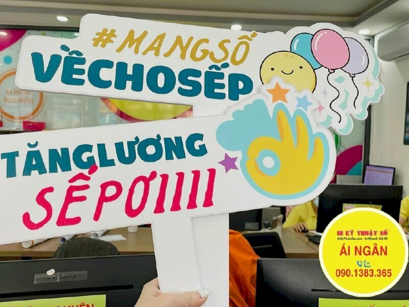 Hashtag cầm tay công ty tiệc tất niên chất liệu PP bồi format 5li đẹp mắt