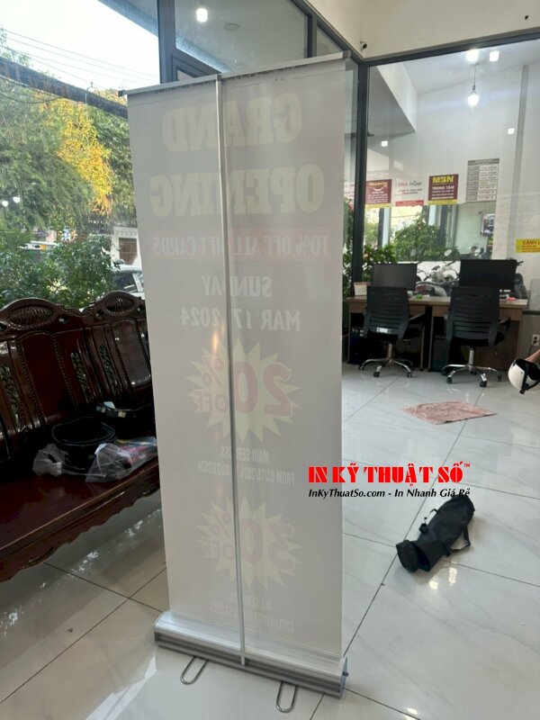 Mẫu banner chân cuốn chất liệu nhôm tốt lắp ráp siêu tiện lợi cho khách hàng