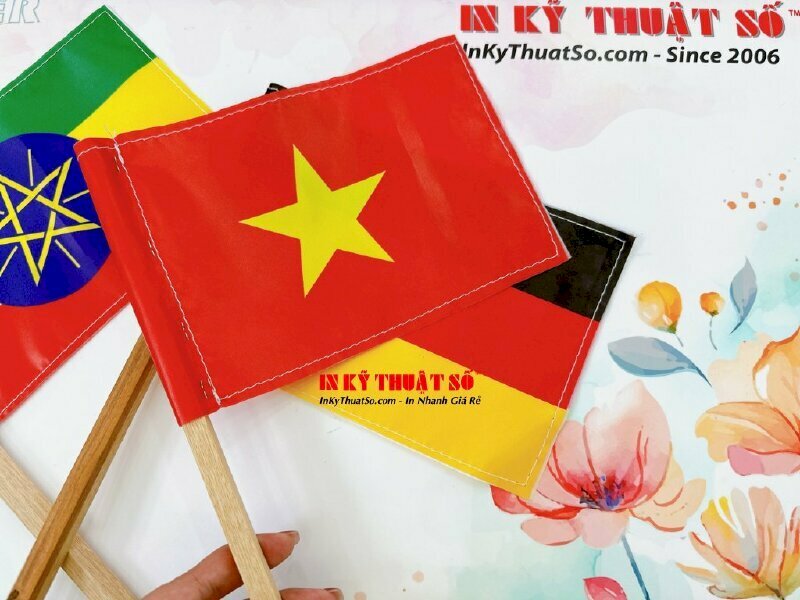 In cờ cầm tay cổ vũ, cờ cầm tay chào mừng đại biểu, in cờ sự kiện theo yêu cầu
