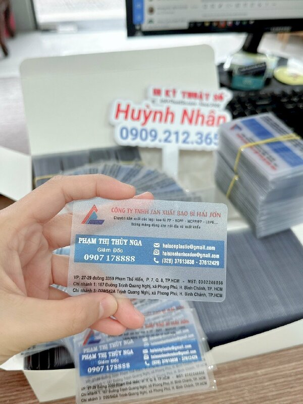 In card visit trong suốt, card visit giám đốc