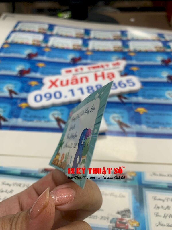 Thiết kế, in nhãn vỡ theo yêu cầu, in nhãn vỡ trên chất liệu decal giấy, bế theo hình chữ nhật