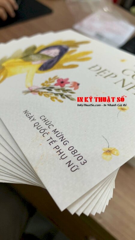 Thiệp 8-3 in trên chất liệu giấy mỹ thuật vân mây, cắt hình chữ nhật - In ấn & Gia công tại In Kỹ Thuật Số since 2006
