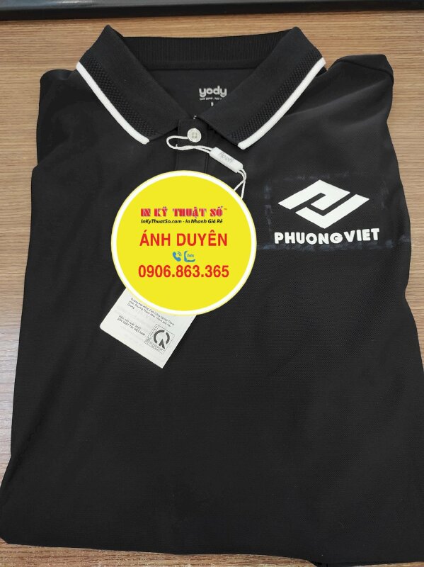 In logo lên áo thun đồng phục của khách hàng gửi, logo chất liệu Decal Pu màu trắng ép nhiệt