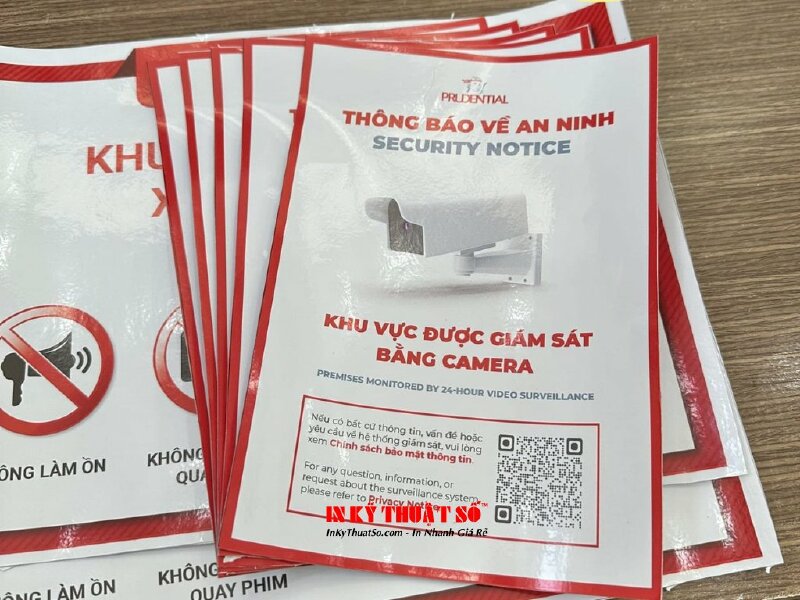 In bảng thông báo Decal 2 mặt dán cửa kính Khu vực được giám sát bằng Camera - INKTS1217