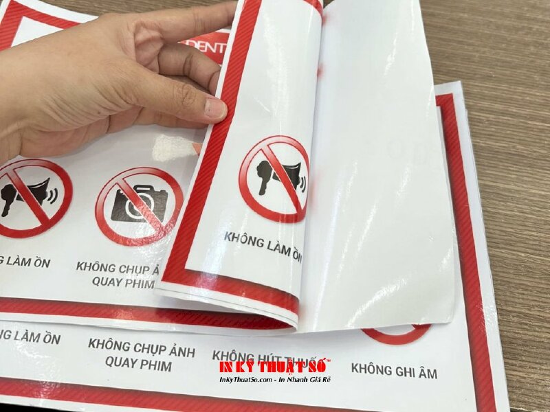 In bảng thông báo Decal 2 mặt dán cửa kính Khu vực được giám sát bằng Camera - INKTS1217