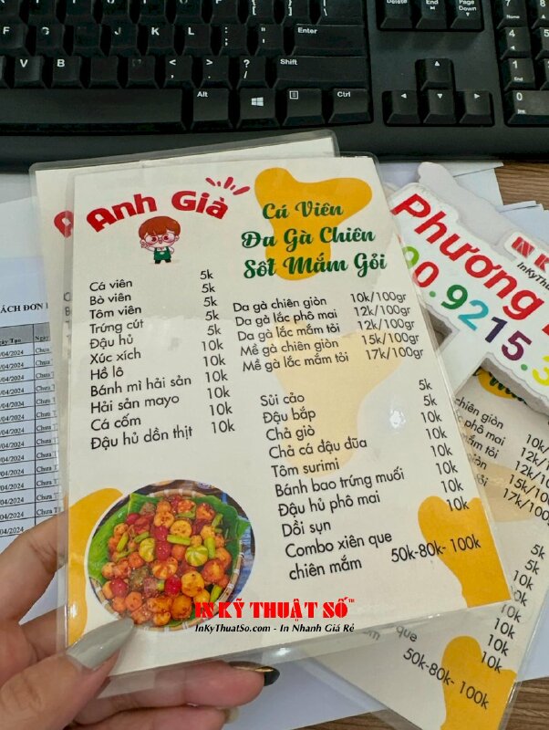 In menu cho quán ăn vặt dạng tấm cầm tay khổ A5 ép plastic - INKTS1426