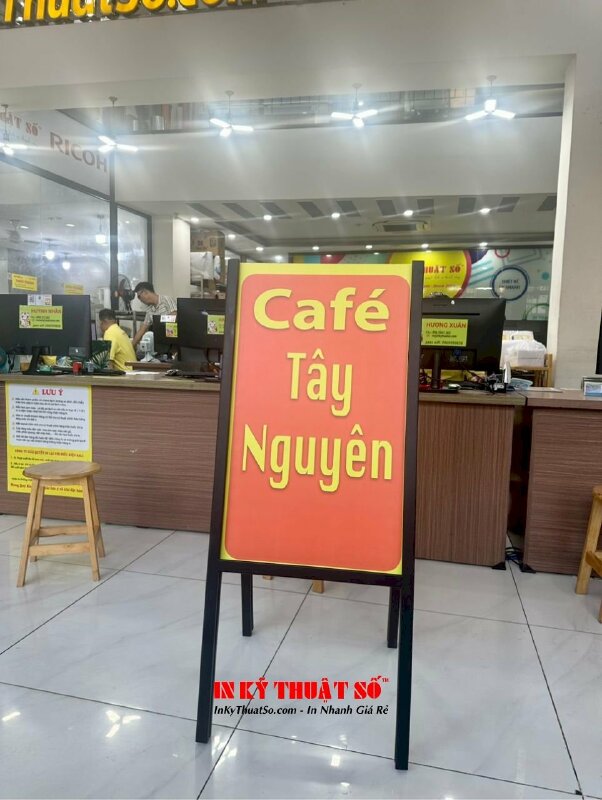 In standee chân sắt chữ A biển hiệu Cafe, chân sắt chữ A xếp gọn như hình, có khe bỏ formax 5li - INKTS1333