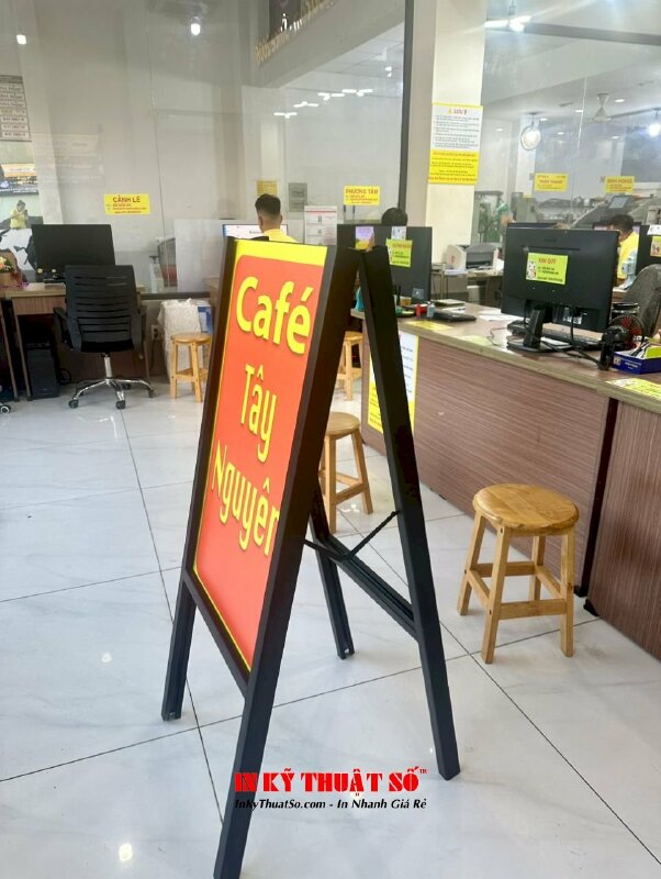 In standee chân sắt chữ A biển hiệu Cafe, chân sắt chữ A xếp gọn như hình, có khe bỏ formax 5li - INKTS1333