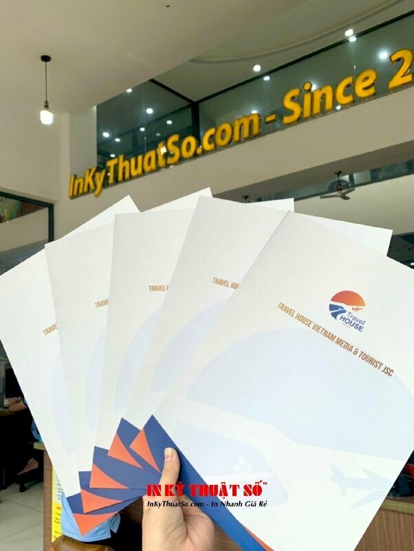 In folder bìa kẹp hồ sơ giấy C300gsm công nghệ Offset, dán gấp theo khuôn, cán mờ 1 mặt