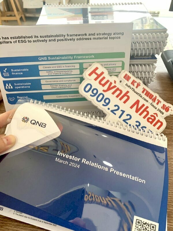 In tài liệu Thuyết trình nhà đầu tư Investor Relations Presentation cho ngân hàng, đóng quyển 2 bìa kính, gáy lò xo
