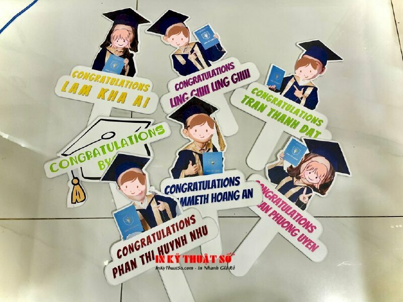 In hashtag cầm tay tốt nghiệp, hashtag cầm tay in hình cá nhân check in sự kiện