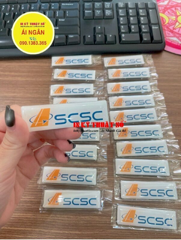 Bảng tên nhân viên in logo sắc nét, kích thước 2cm x 7cm