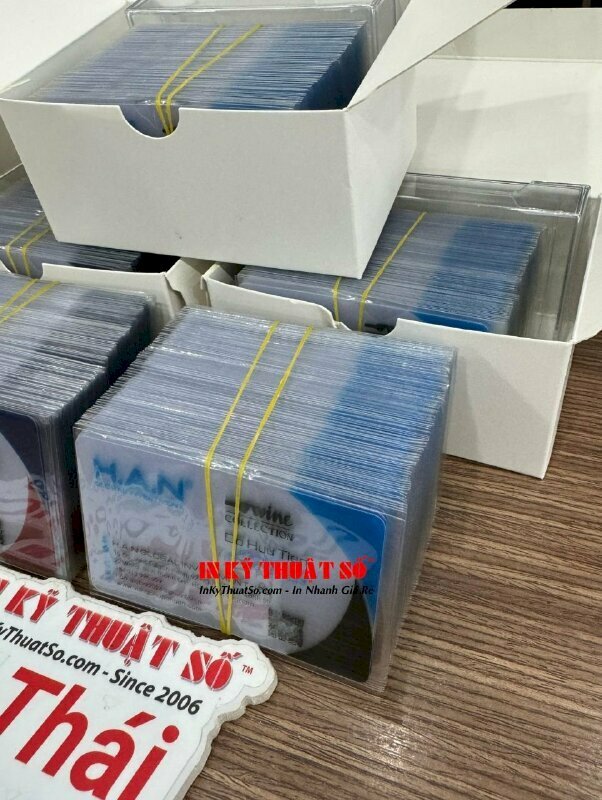 In Name card nhựa PVC mỏng ép mờ sần, bo góc chuẩn theo thẻ ATM