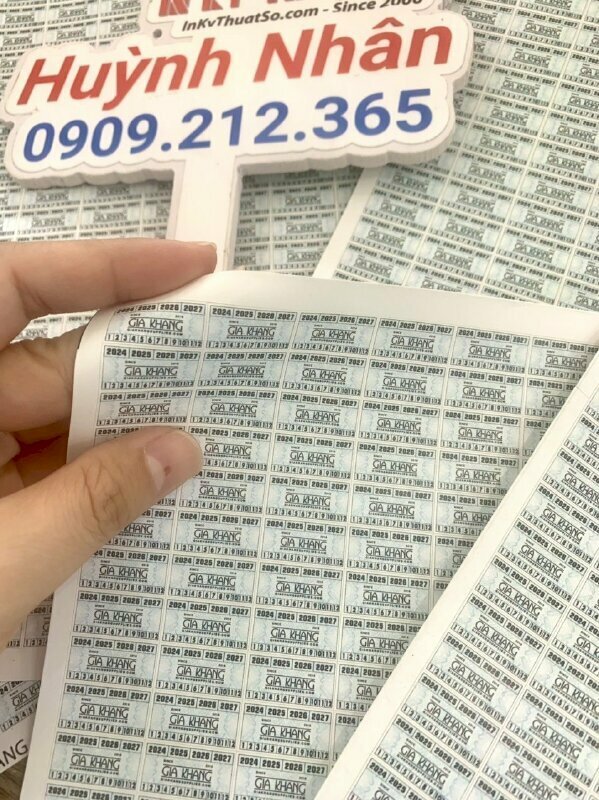 In tem bảo hành chất liệu decal vỡ dán sản phẩm số lượng 1000 tem, bế theo đường viền