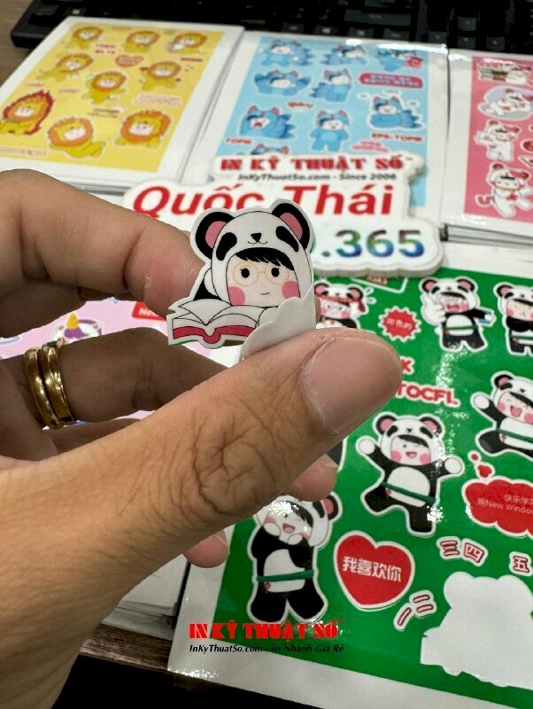 In hình sticker chibi trang trí cute chất liệu decal sữa dầu bóng