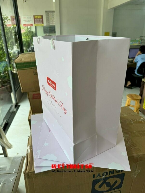 In túi quà tặng bé ngày Quốc tế thiếu nhi gửi đi Campuchia