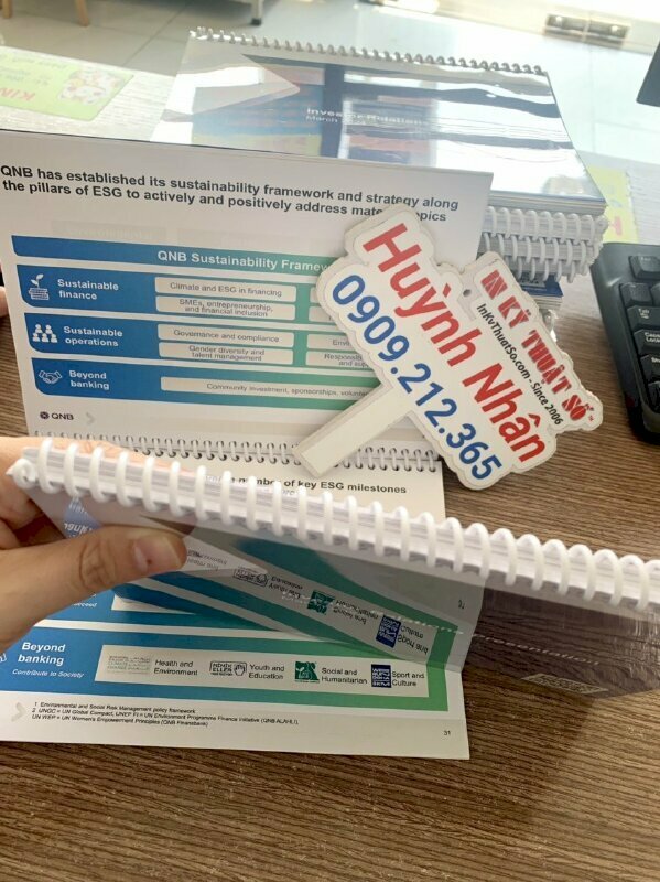 Tài liệu thuyết trình được in ấn và đóng cuốn lò xo trang trọng lịch sự