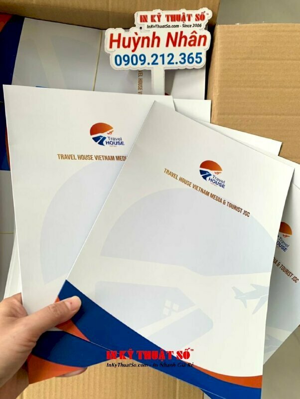 In bìa kẹp hồ sơ chất liệu giấy C300gsm thành phẩm dán gấp theo file và cán mờ 1 mặt