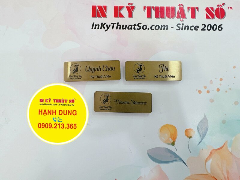 In bảng chức danh cài áo nhân viên, kỹ thuật viên, Master Skincare Spa in UV inox xước nền vàng, có gắn nam châm - INKTS1439