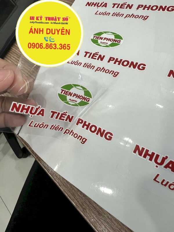 In logo Decal trong công ty nhựa, tem logo in UV mực trắng, bế từng tem - INKTS1461