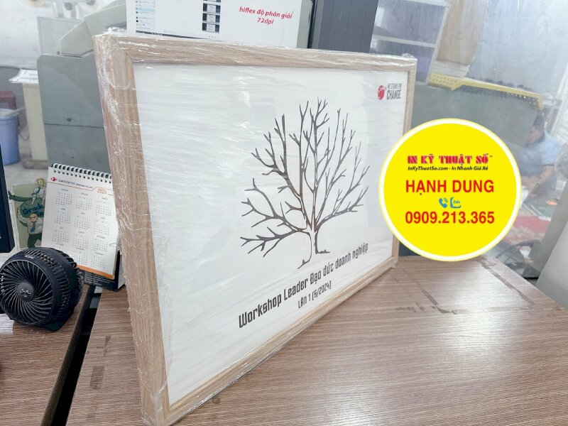 Tranh cây in dấu vân tay từ vải Canvas đóng khung dùng kỷ niệm sự kiện Workshop Leader - INKTS1443