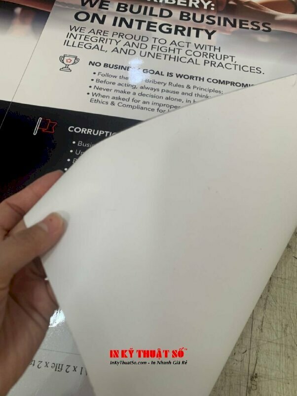 Ảnh in, cán màng bóng trên chất liệu giấy in ảnh hiện đại