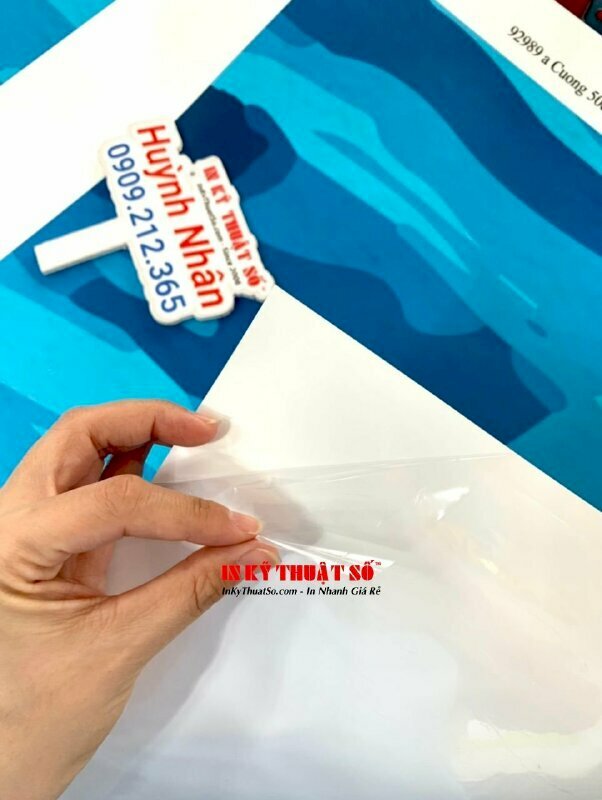 In tranh trừu tượng chất liệu PP kích thước 50cm x 50cm có giá công cán keo mặt sau