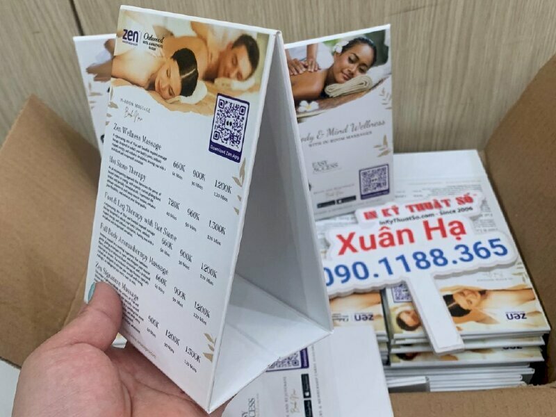 Mẫu Tent card giấy kích thước mặt đứng 10cm x 14.2cm