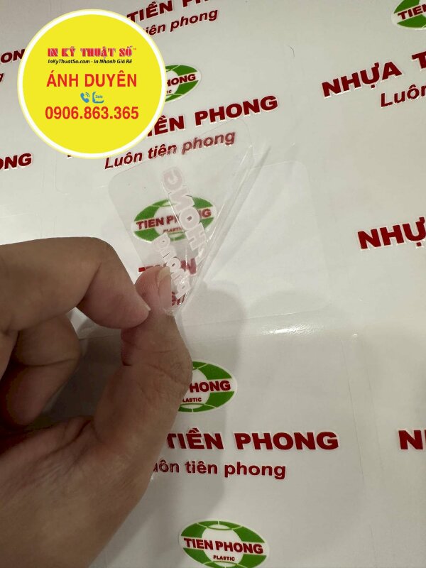 In logo Decal trong công ty nhựa, tem logo in UV mực trắng, bế từng tem - INKTS1461