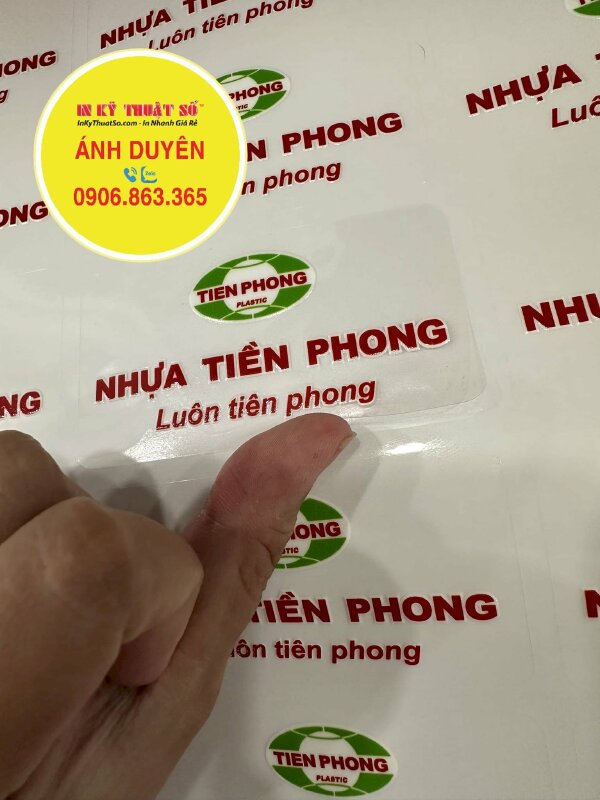 In logo Decal trong công ty nhựa, tem logo in UV mực trắng, bế từng tem - INKTS1461