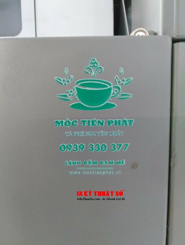 Tem UV DTF dán lên bề mặt kim loại phẳng - In Kỹ Thuật Số Since 2006