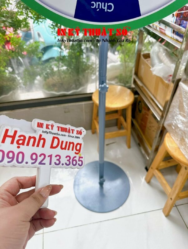 Làm vòng quay may mắn chân sắt cao 130cm, vòng quay đường kính 60cm, gắn mũi tên PP cán format - INKTS1534