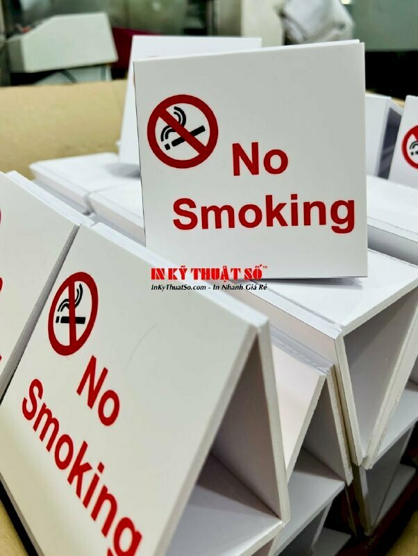 Biển No Smoking để bàn chữ A từ Format
