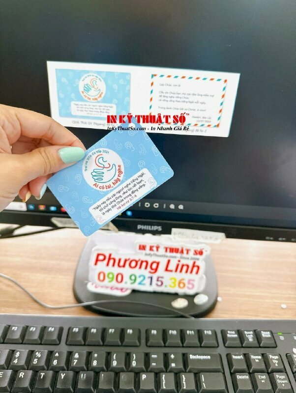 In thẻ nhựa làm quà tặng trại sinh khóa hè theo yêu cầu